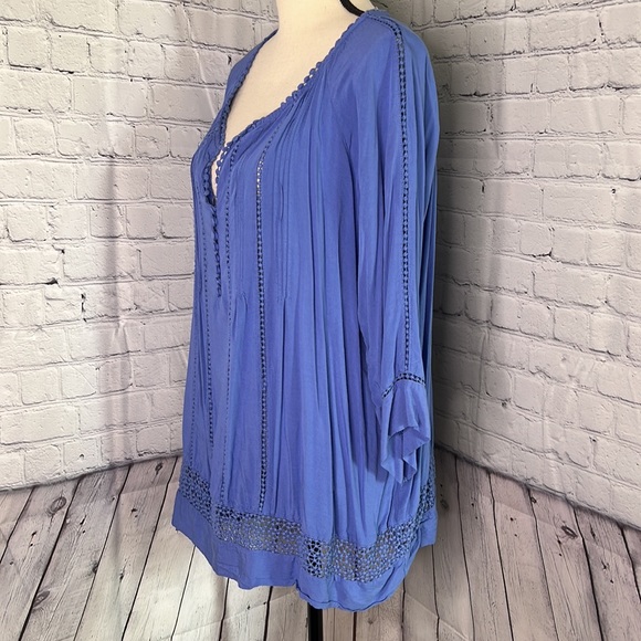 Solitaire half button-up Blouse - Picture 2 of 9